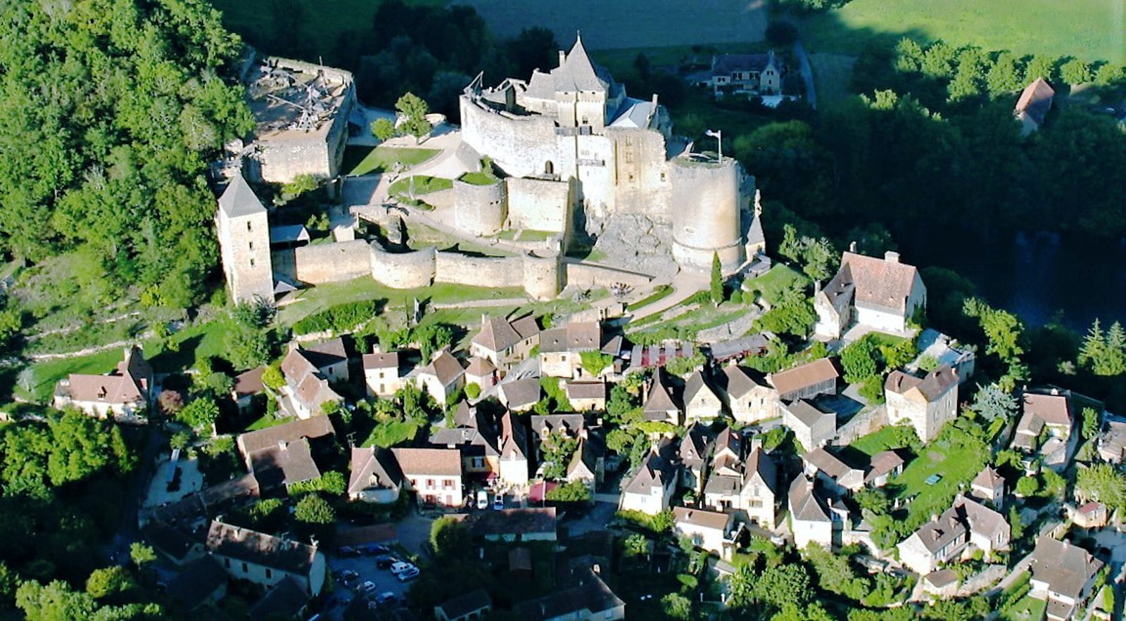 Heteluchtballon bij het kasteel van Beynac