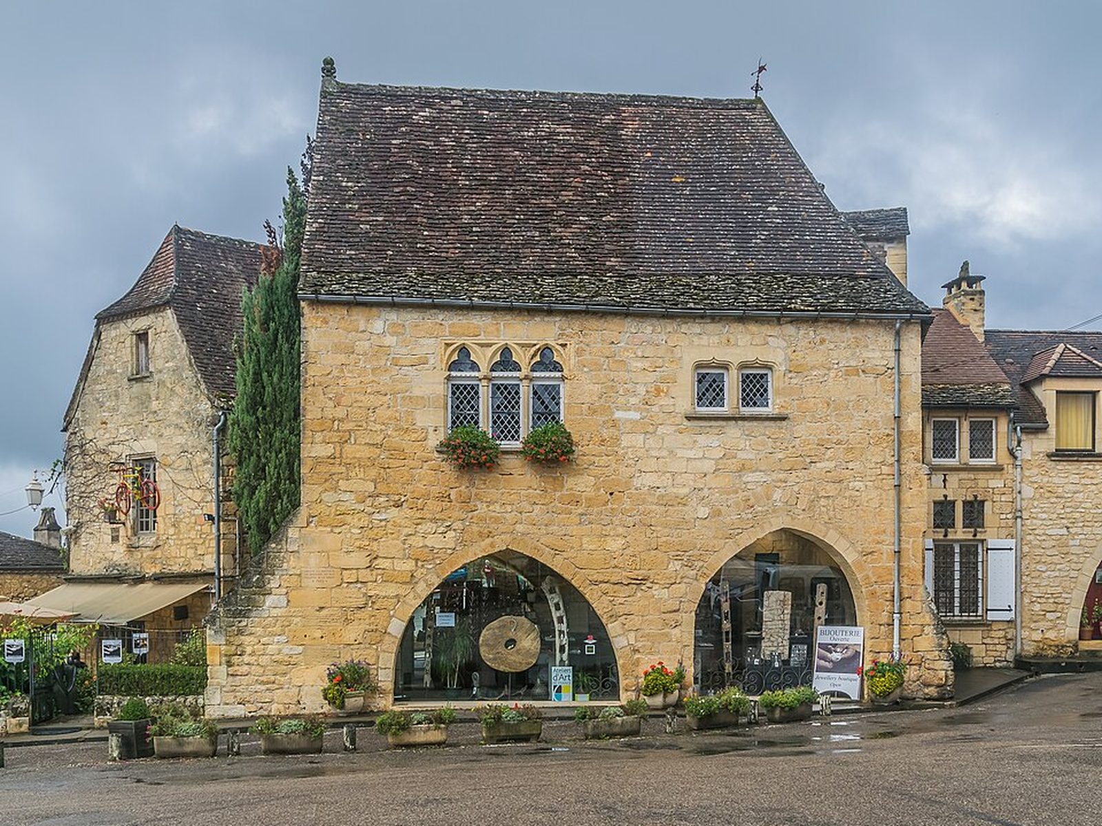 Winkelstraat in de middeleeuwse bastide