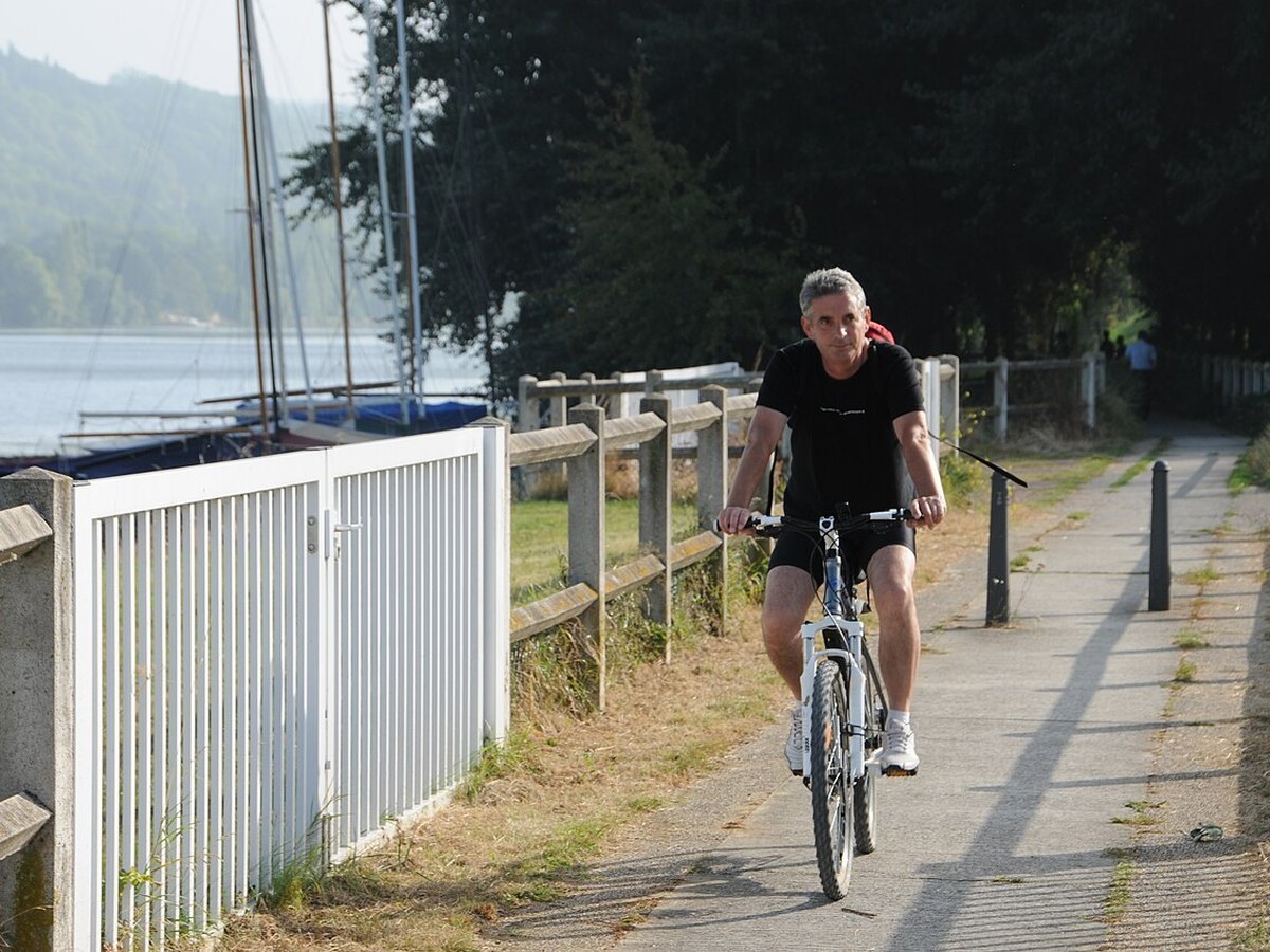 Fietsen op een autovrij pad
