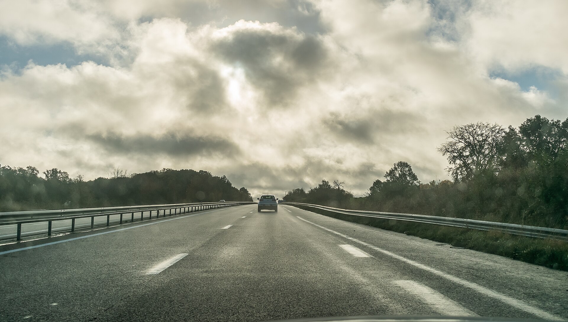 Franse autoroute richting het zuiden, de klassieke route naar de Dordogne
