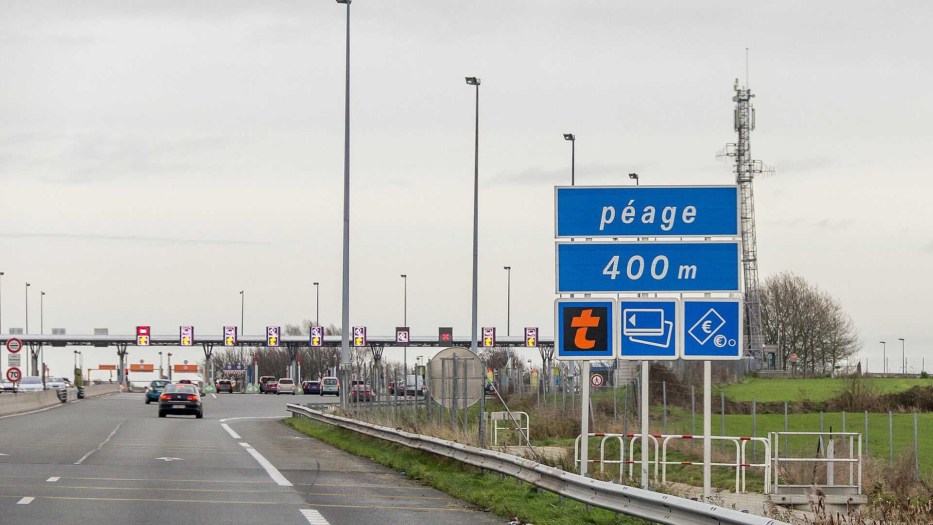 Tolpoort (péage) op een Franse autoroute met meerdere betaalstroken